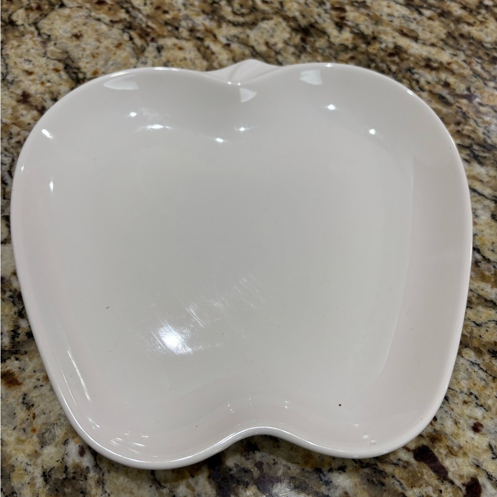 Pfaltzgraff Cream Apple-Shaped Plate